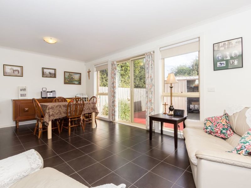 Photo - 1/35 Jillian Street, Cranbourne VIC 3977 - Image 3