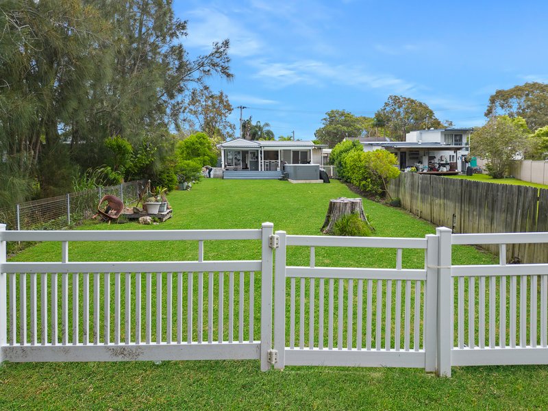 Photo - 135 Lakedge Avenue, Berkeley Vale NSW 2261 - Image 18