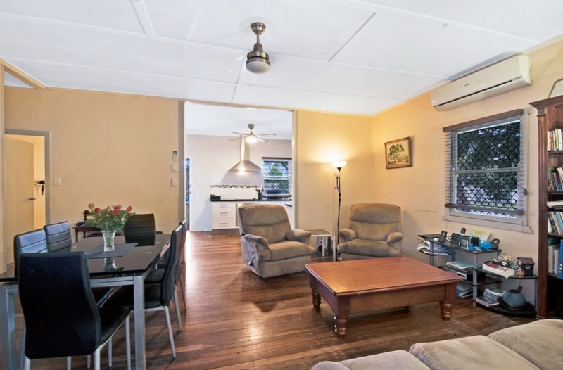 Photo - 135 Maine Terrace, Deception Bay QLD 4508 - Image 2