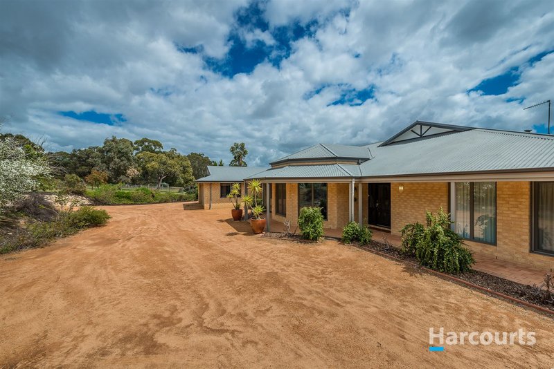 Photo - 135 Meadowbrook Ramble , Bullsbrook WA 6084 - Image 2