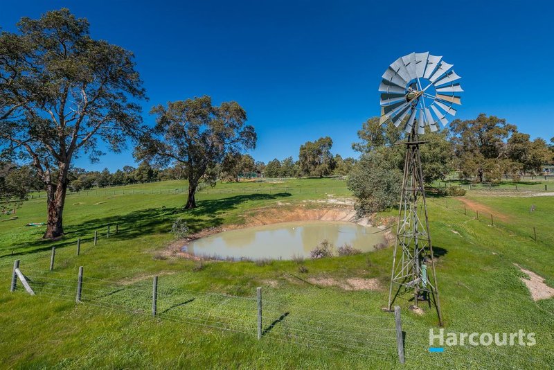 Photo - 135 Meadowbrook Ramble , Bullsbrook WA 6084 - Image 8