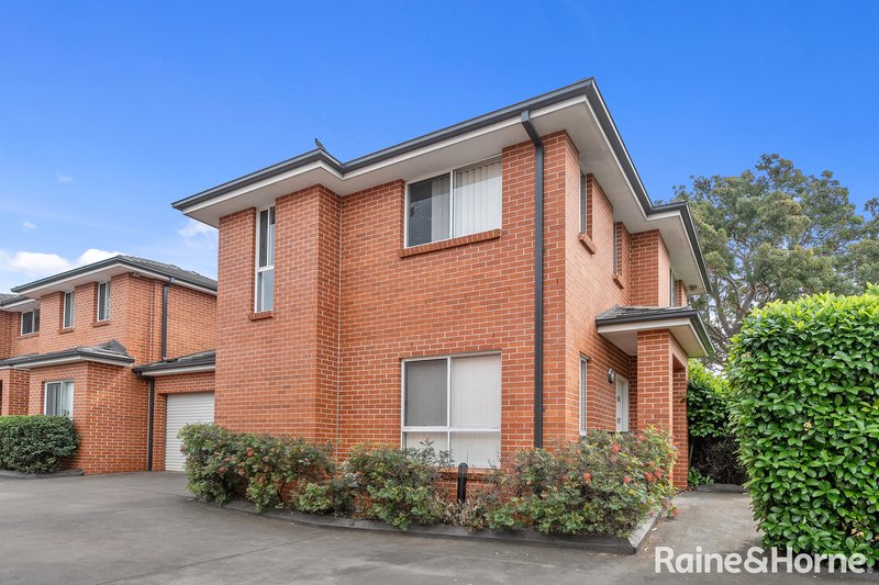 Photo - 1/35 Neerini Ave , Smithfield NSW 2164 - Image 1