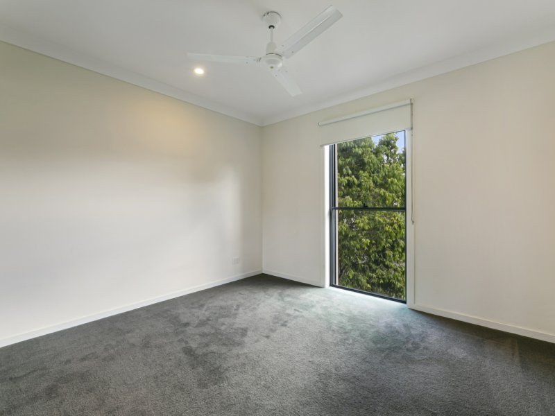 Photo - 135 North Hill Drive, Robina QLD 4226 - Image 8