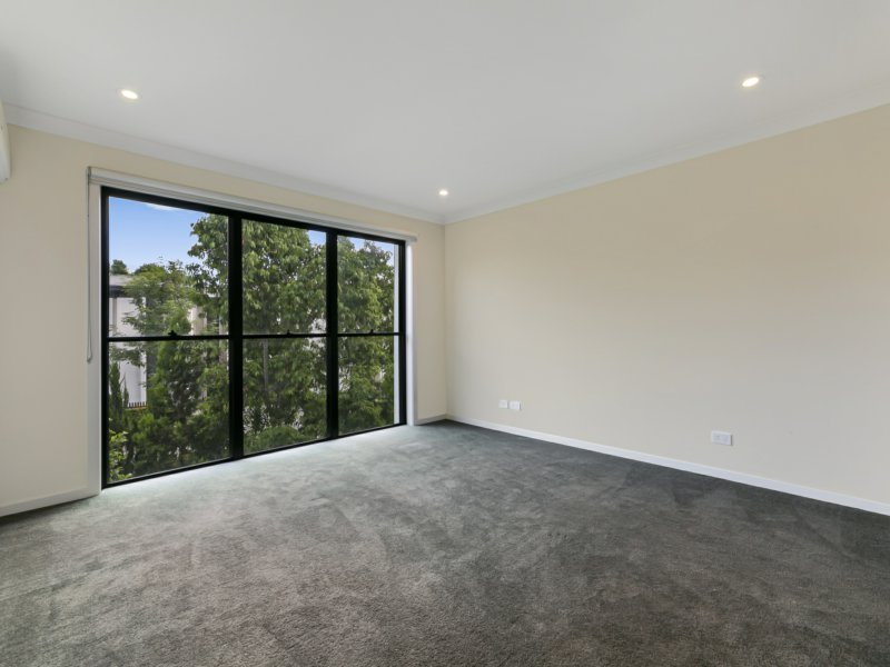 Photo - 135 North Hill Drive, Robina QLD 4226 - Image 9