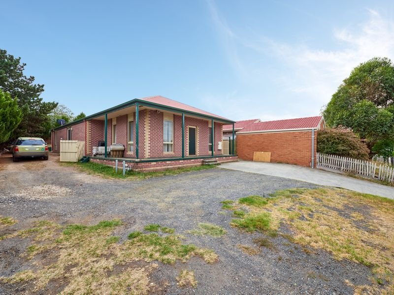 Photo - 135 Pound Road, Hampton Park VIC 3976 - Image 6