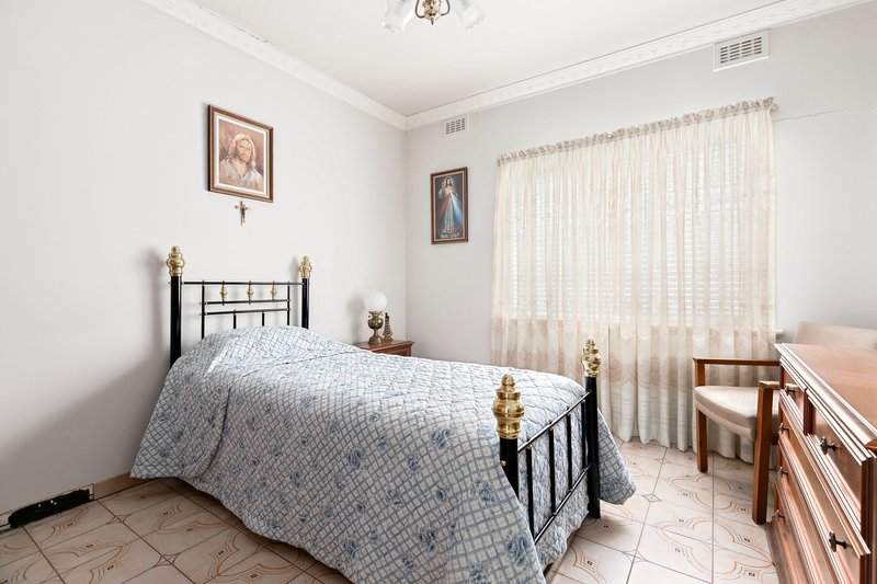 Photo - 135 Rennie Street, Coburg VIC 3058 - Image 11