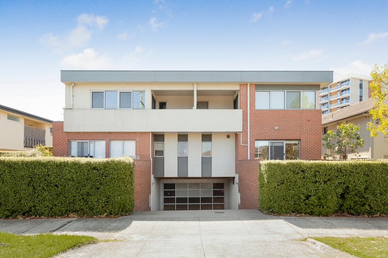 Photo - 1/35 Rosstown Road, Carnegie VIC 3163 - Image 8