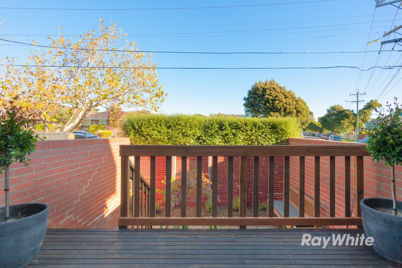 Photo - 1/35 Rosstown Road, Carnegie VIC 3163 - Image 4