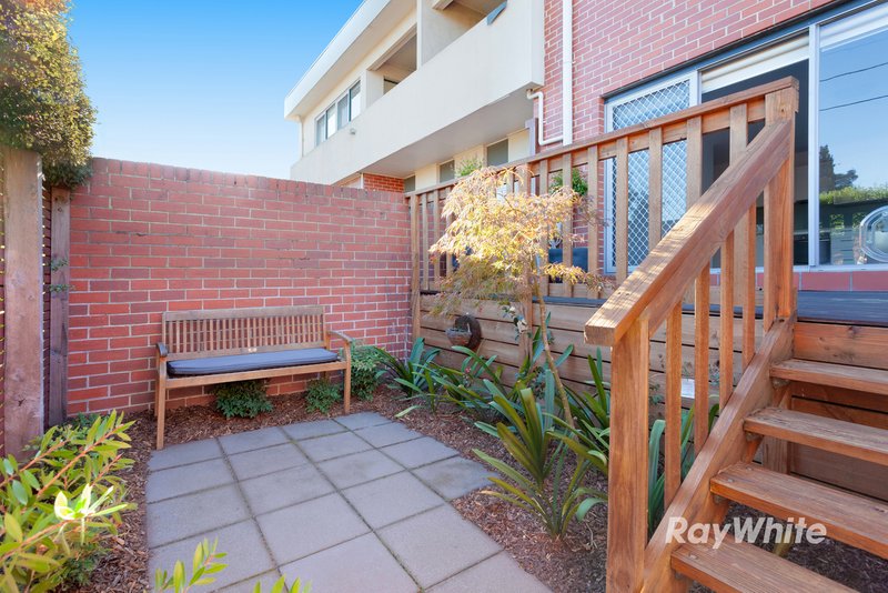 Photo - 1/35 Rosstown Road, Carnegie VIC 3163 - Image 6