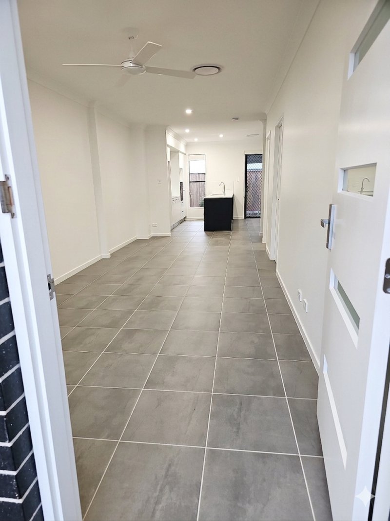 Photo - 13/5 Royal Street, Kallangur QLD 4503 - Image 2