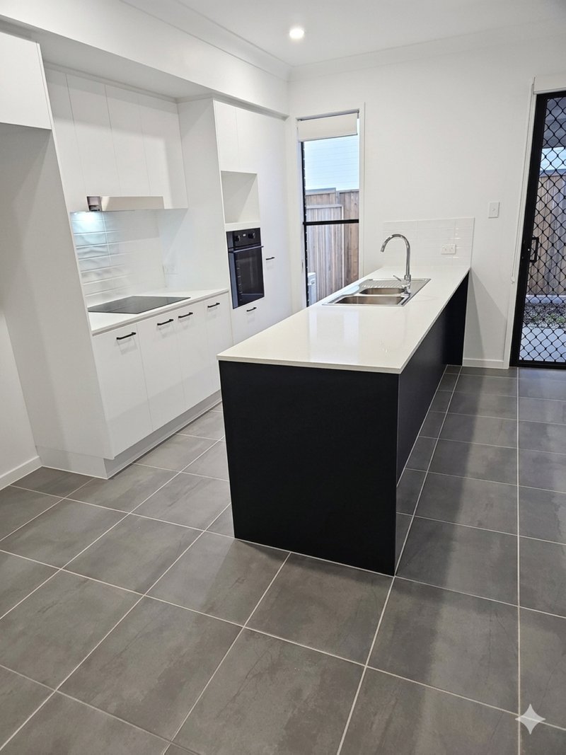 Photo - 13/5 Royal Street, Kallangur QLD 4503 - Image 4