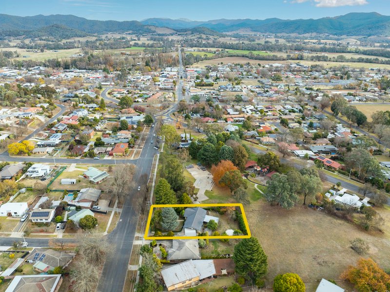 Photo - 135 Standish Street, Myrtleford VIC 3737 - Image 17