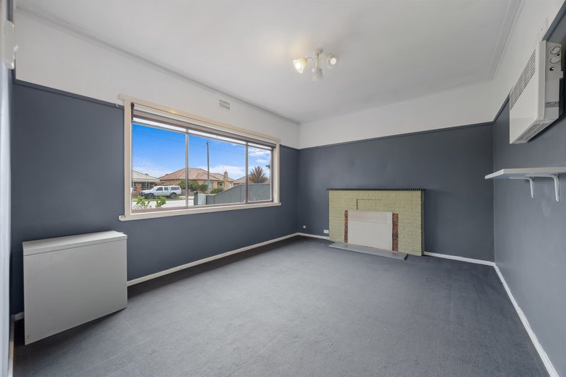 Photo - 135 Walker Street, Sebastopol VIC 3356 - Image 9