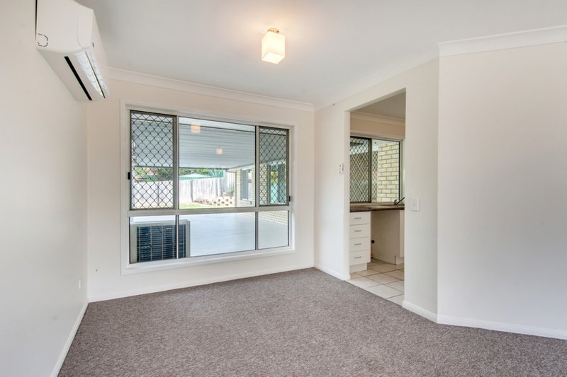 Photo - 135 Whitmore Crescent, Goodna QLD 4300 - Image 4