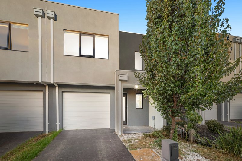 Photo - 135 Willow Glen Boulevard, Cranbourne VIC 3977 - Image 1
