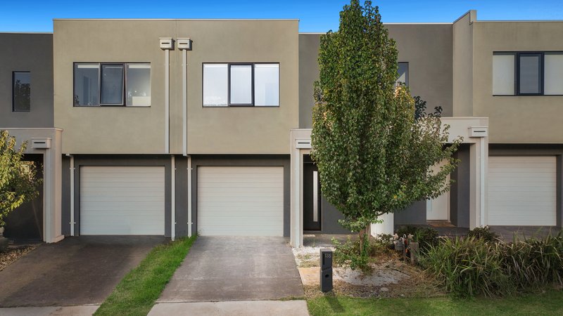 Photo - 135 Willow Glen Boulevard, Cranbourne VIC 3977 - Image 2