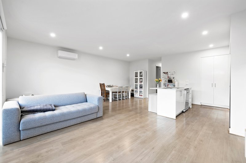 Photo - 135 Willow Glen Boulevard, Cranbourne VIC 3977 - Image 6
