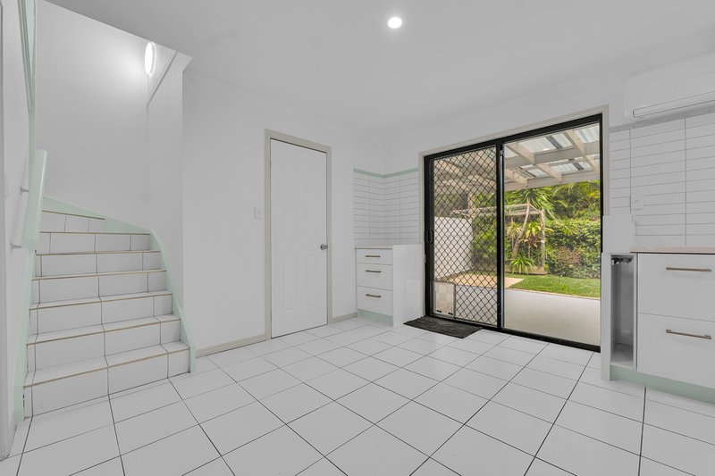Photo - 13/519 Tingal Road, Wynnum QLD 4178 - Image 5