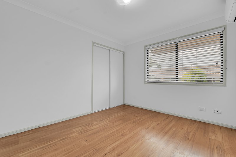 Photo - 13/519 Tingal Road, Wynnum QLD 4178 - Image 10