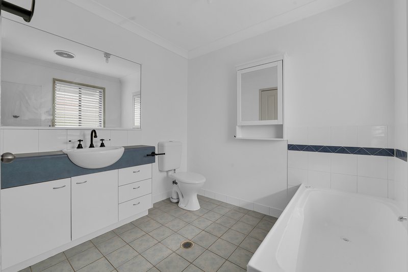 Photo - 13/519 Tingal Road, Wynnum QLD 4178 - Image 11