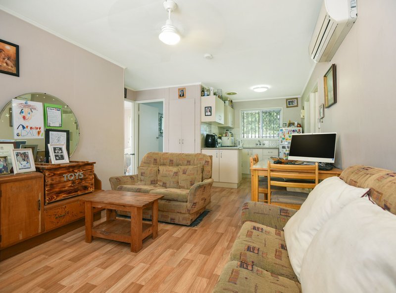 Photo - 1/352A Bridge Street, Wilsonton QLD 4350 - Image 2