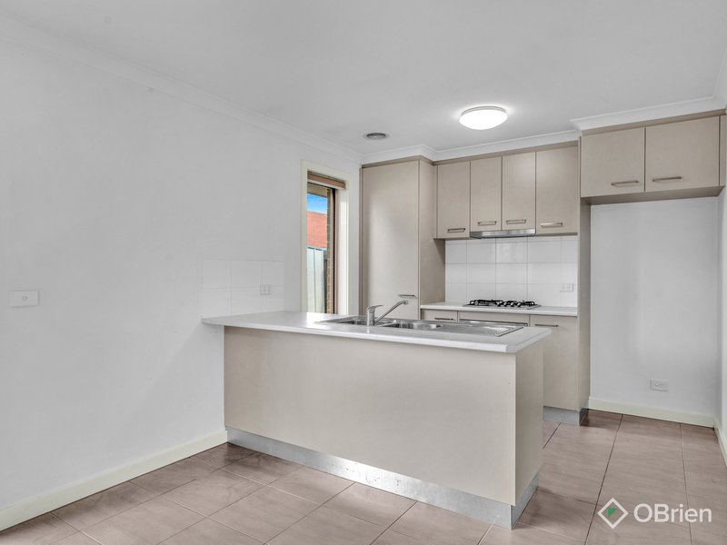 Photo - 13/547 Tarneit Road, Hoppers Crossing VIC 3029 - Image 4