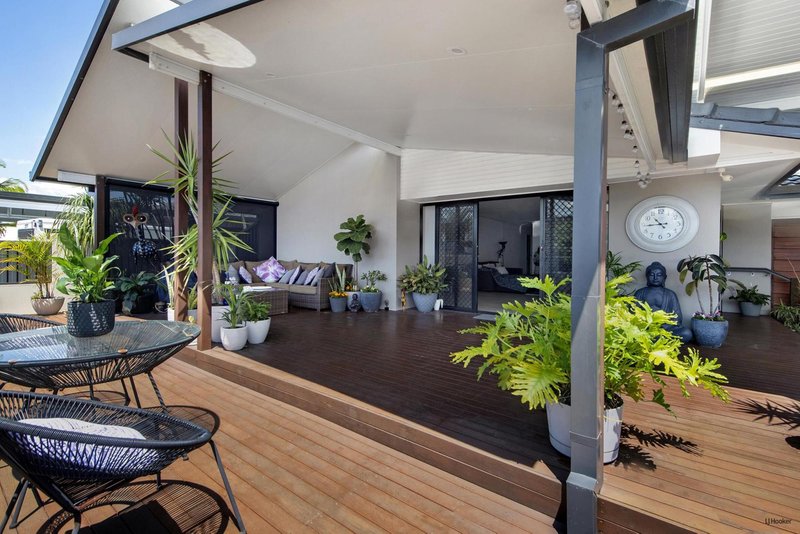 Photo - 136 Burleigh Street, Burleigh Waters QLD 4220 - Image 2