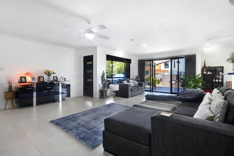 Photo - 136 Burleigh Street, Burleigh Waters QLD 4220 - Image 12