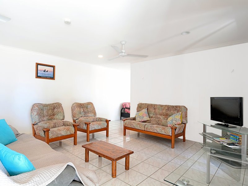 Photo - 136 Burrum Street, , Burrum Heads QLD 4659 - Image 6