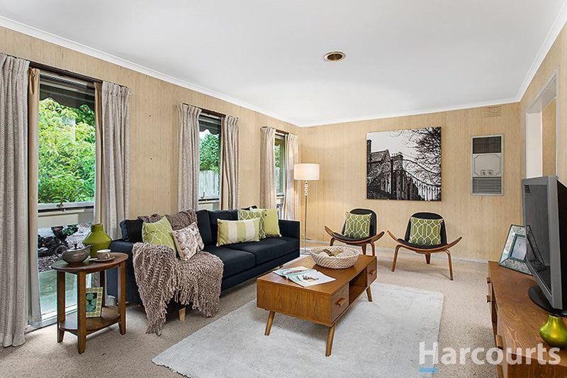 Photo - 136 Capital Avenue, Glen Waverley VIC 3150 - Image 2