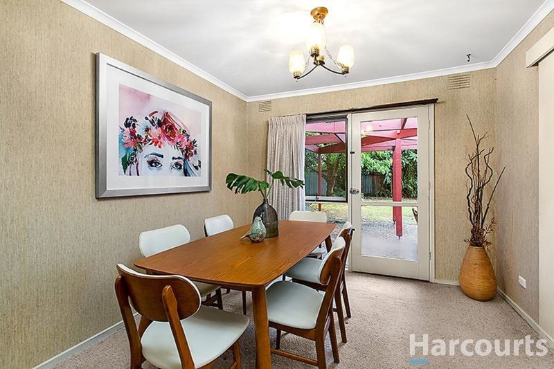 Photo - 136 Capital Avenue, Glen Waverley VIC 3150 - Image 4