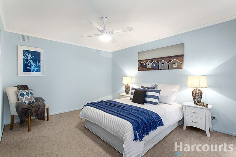 Photo - 136 Capital Avenue, Glen Waverley VIC 3150 - Image 5