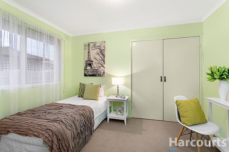 Photo - 136 Capital Avenue, Glen Waverley VIC 3150 - Image 6