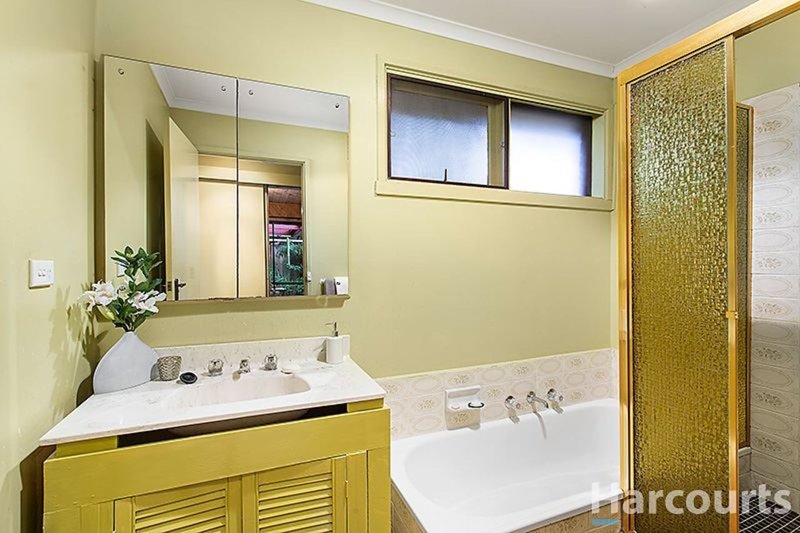 Photo - 136 Capital Avenue, Glen Waverley VIC 3150 - Image 8