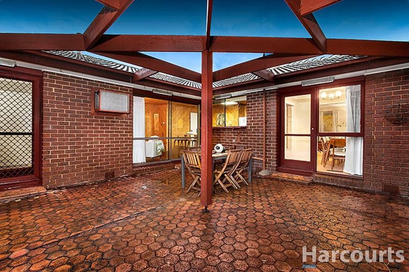 Photo - 136 Capital Avenue, Glen Waverley VIC 3150 - Image 9