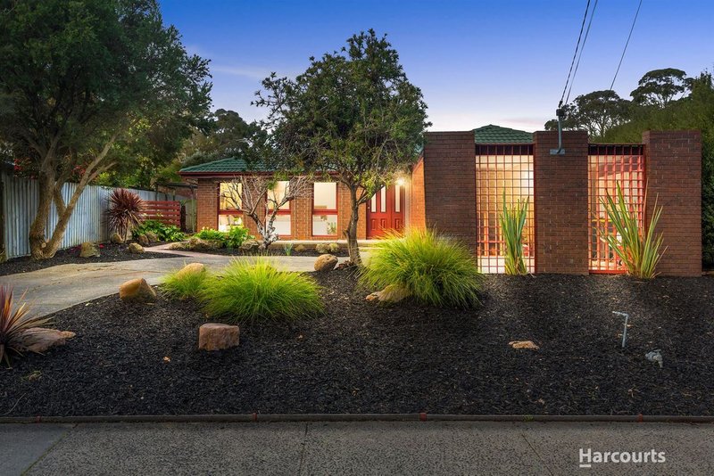 Photo - 136 Capital Avenue, Glen Waverley VIC 3150 - Image 2