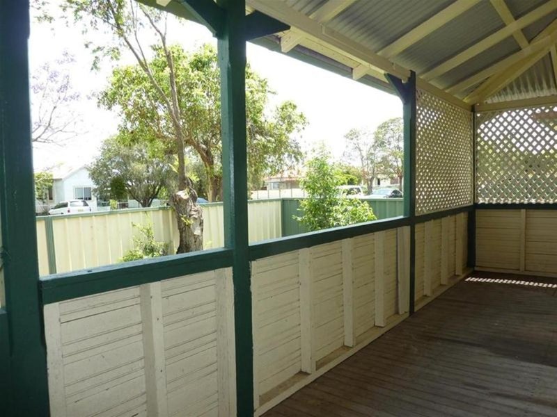 Photo - 136 Cornwall Street, Taree NSW 2430 - Image 2