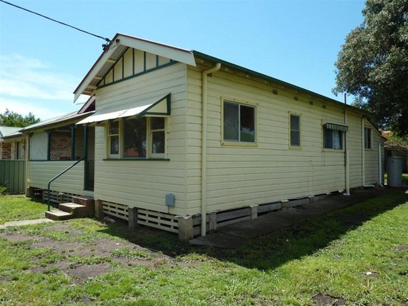 Photo - 136 Cornwall Street, Taree NSW 2430 - Image 3