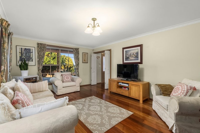 Photo - 136 Grandview Road, Wheelers Hill VIC 3150 - Image 3