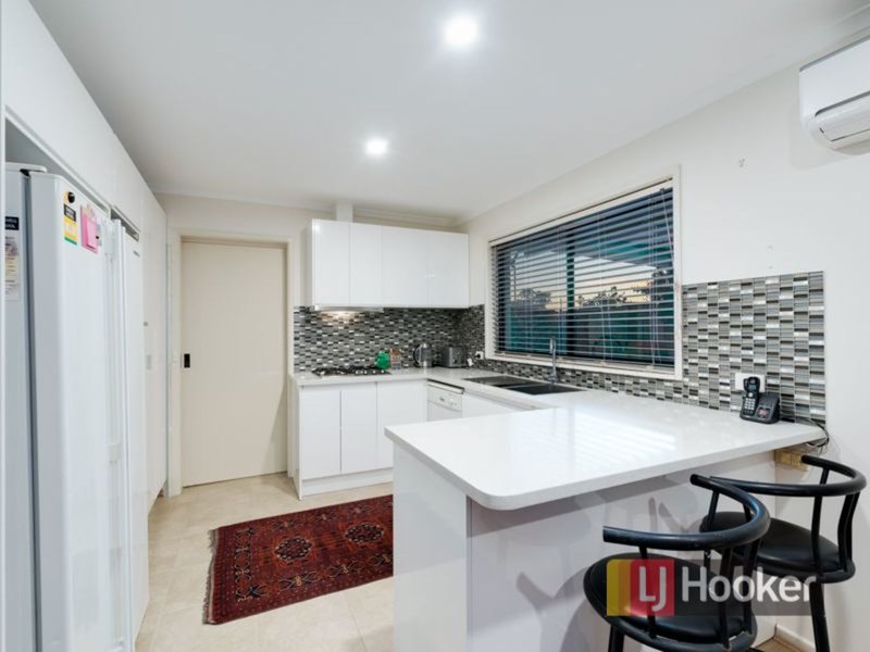 Photo - 136 Hinrichsen Drive, Hallam VIC 3803 - Image 2