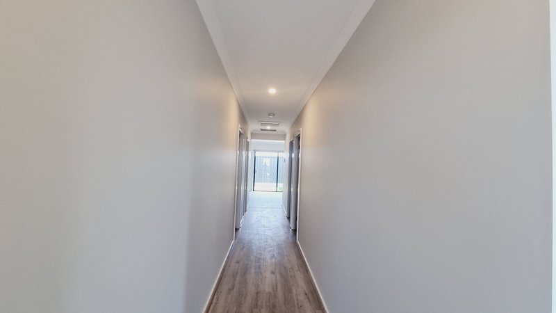 Photo - 136 Kirkpatrick Boulevard, Truganina VIC 3029 - Image 3