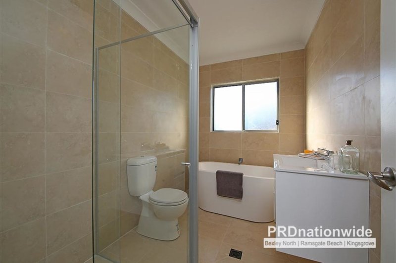 Photo - 136 Maiden Street, Greenacre NSW 2190 - Image 6