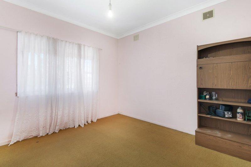 Photo - 136 Northam Avenue, Bankstown NSW 2200 - Image 4