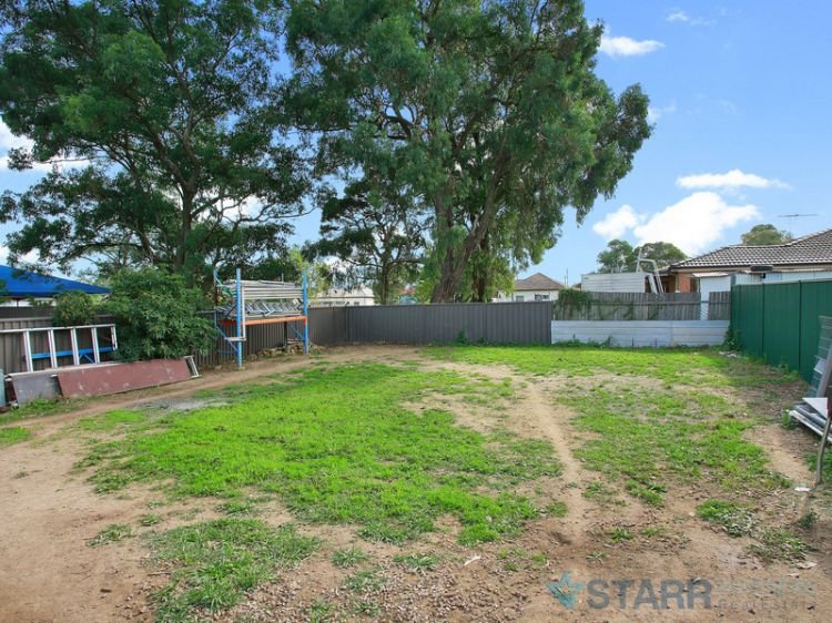 Photo - 136 Orchardleigh Street, Old Guildford NSW 2161 - Image 3