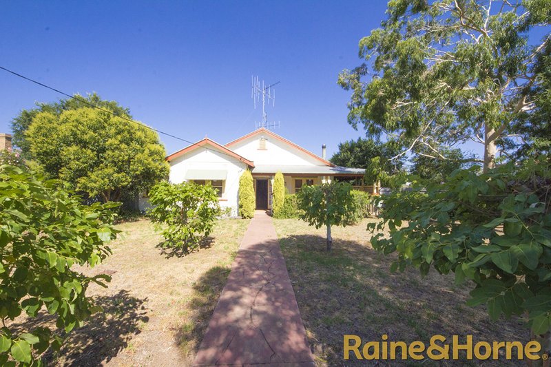 136 Third Avenue, Narromine NSW 2821