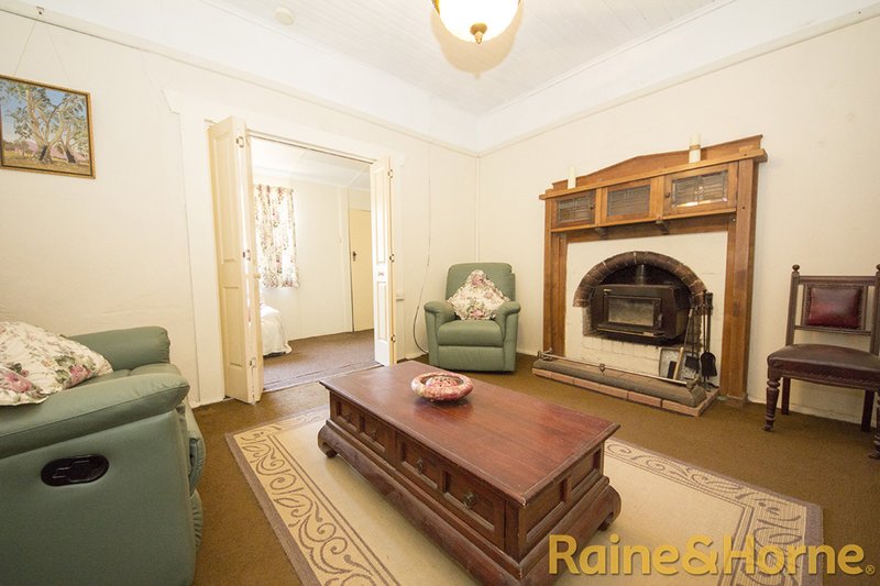 Photo - 136 Third Avenue, Narromine NSW 2821 - Image 4