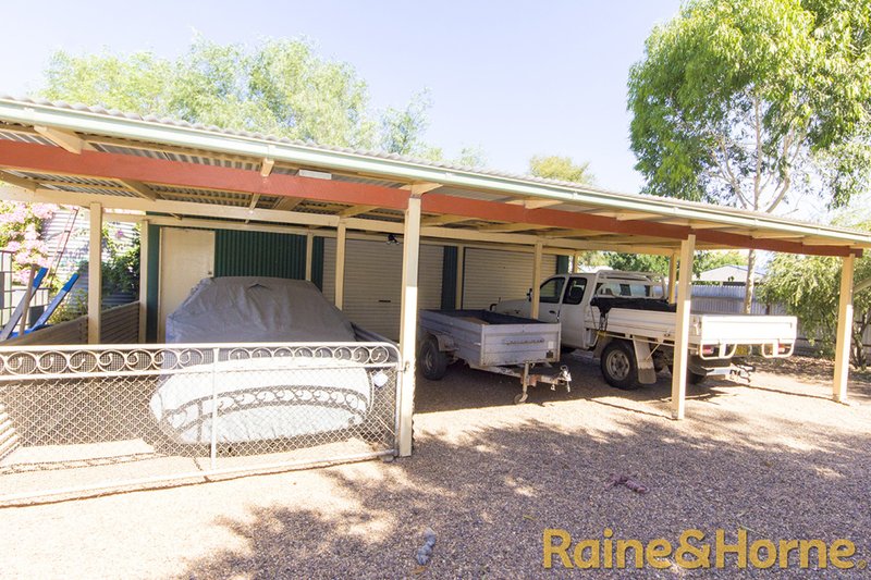 Photo - 136 Third Avenue, Narromine NSW 2821 - Image 11