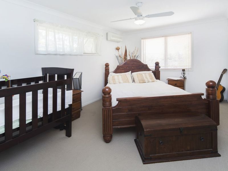 Photo - 136 Universal Street, Oxenford QLD 4210 - Image 19