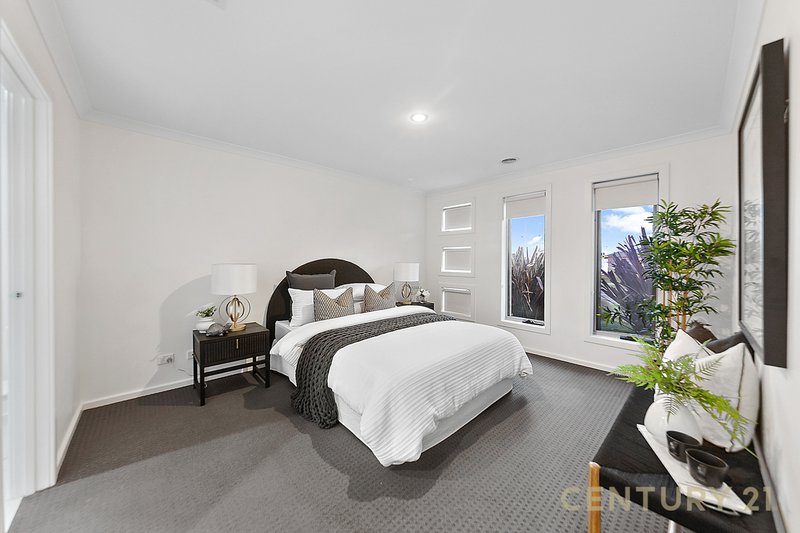 Photo - 136 Webster Way, Pakenham VIC 3810 - Image 2