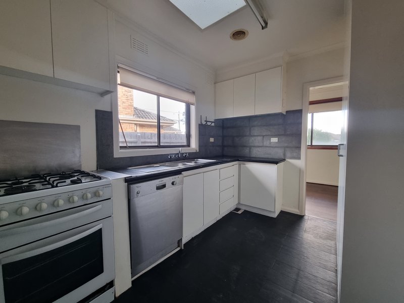 Photo - 136 Wilson Street, Cheltenham VIC 3192 - Image 3